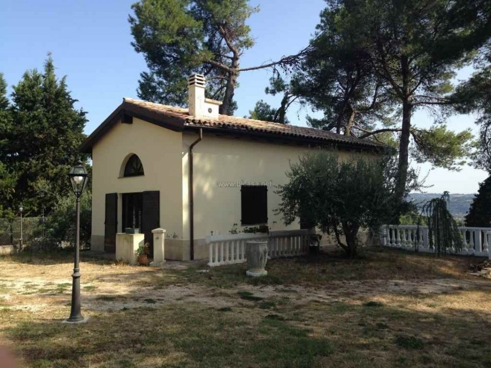 A vendre villa in zone tranquille Pesaro Marche foto 3