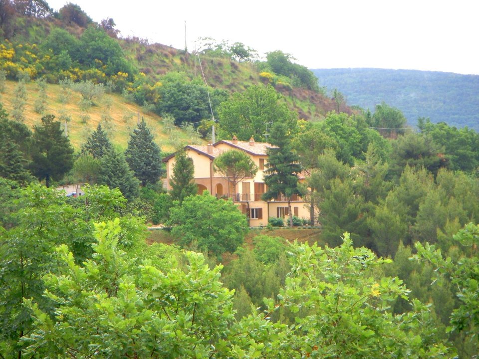 A vendre villa in zone tranquille Nocera Umbra Umbria foto 6