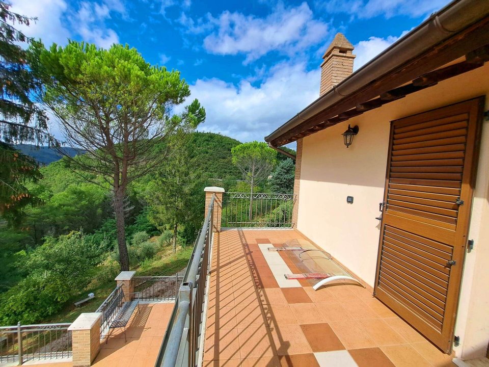 Se vende villa in zona tranquila Nocera Umbra Umbria foto 27
