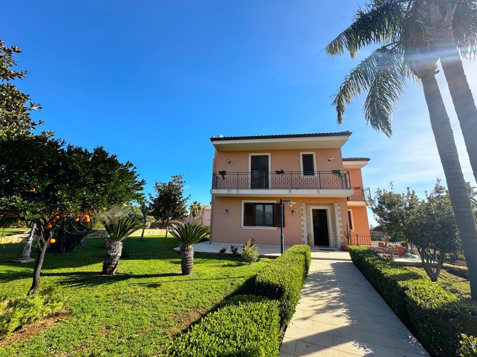 Se vende villa in zona tranquila Siracusa Sicilia foto 1