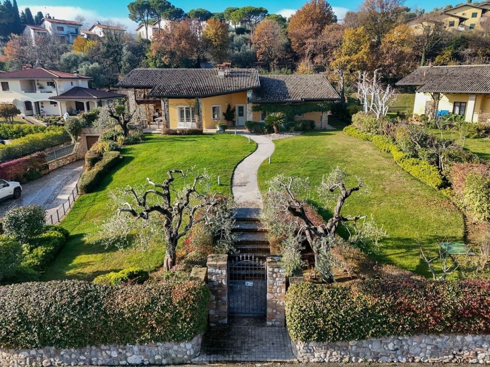 Se vende villa by the lago Padenghe sul Garda Lombardia foto 58