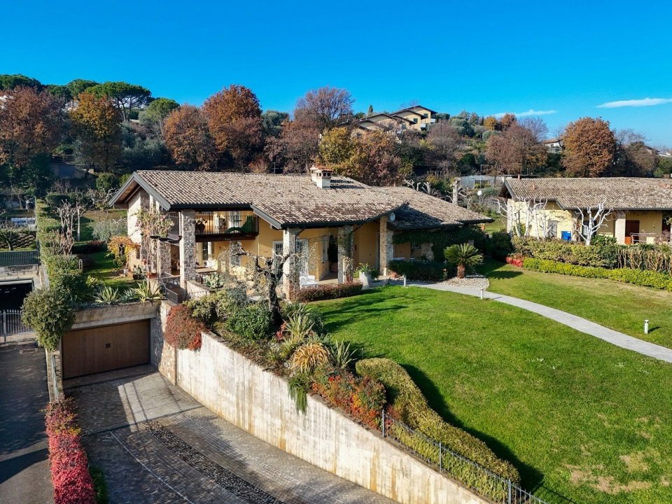 Se vende villa by the lago Padenghe sul Garda Lombardia foto 61