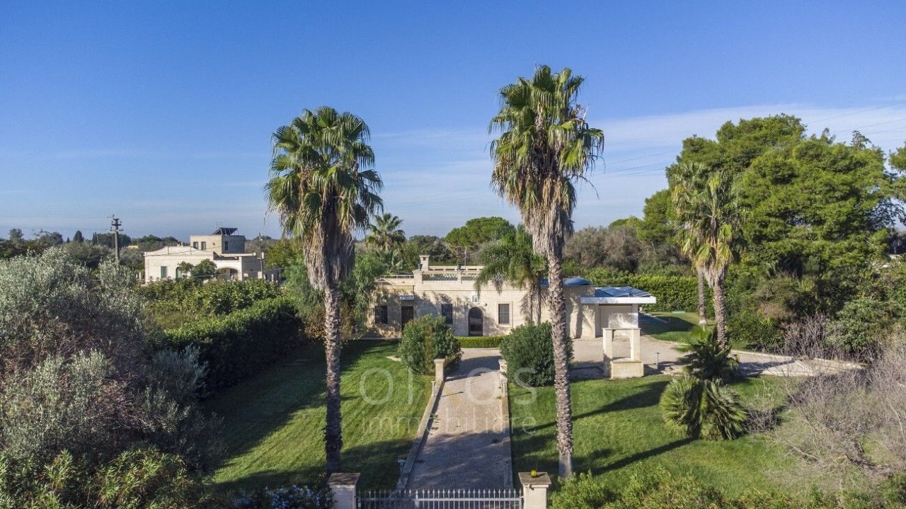 Se vende villa in zona tranquila Oria Puglia foto 2