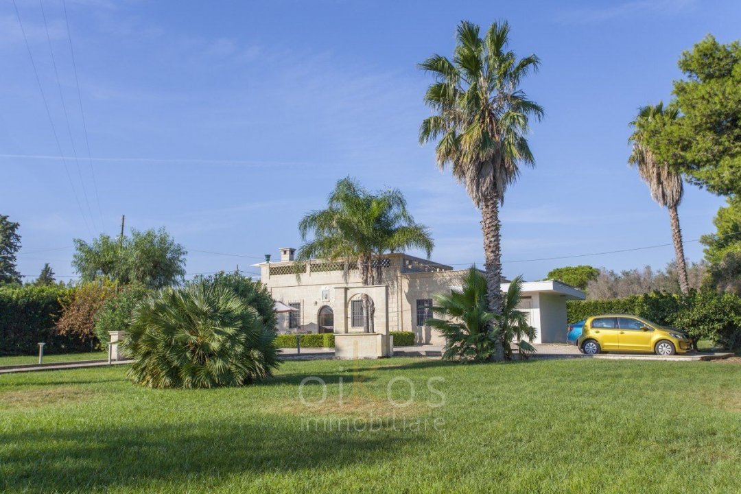 For sale villa in quiet zone Oria Puglia foto 1