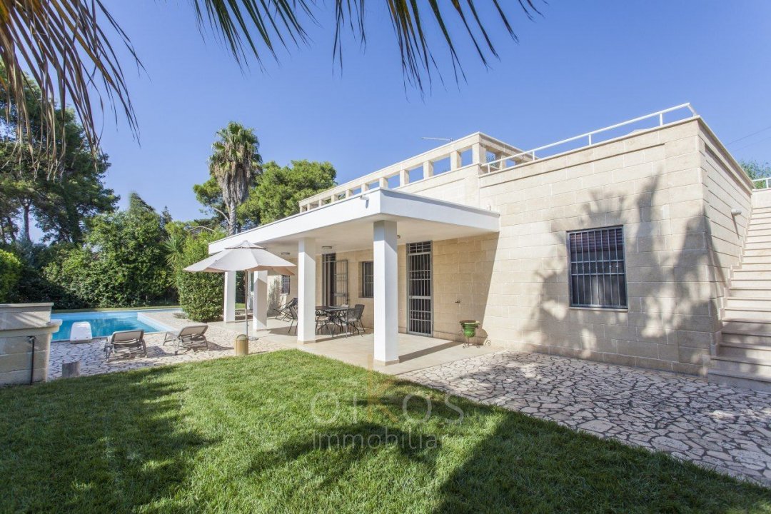 Se vende villa in zona tranquila Oria Puglia foto 4