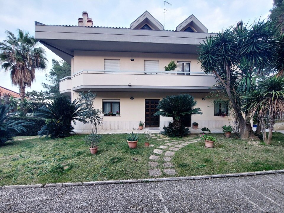 For sale villa in quiet zone Montesilvano Abruzzo foto 4
