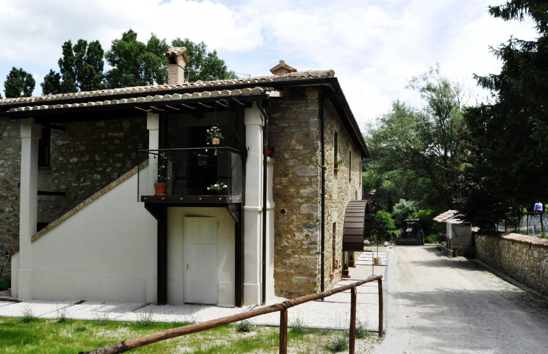 For sale cottage in quiet zone Gubbio Umbria foto 3