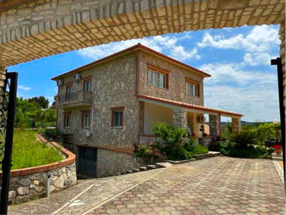 Se vende villa in zona tranquila Vico del Gargano Puglia foto 2
