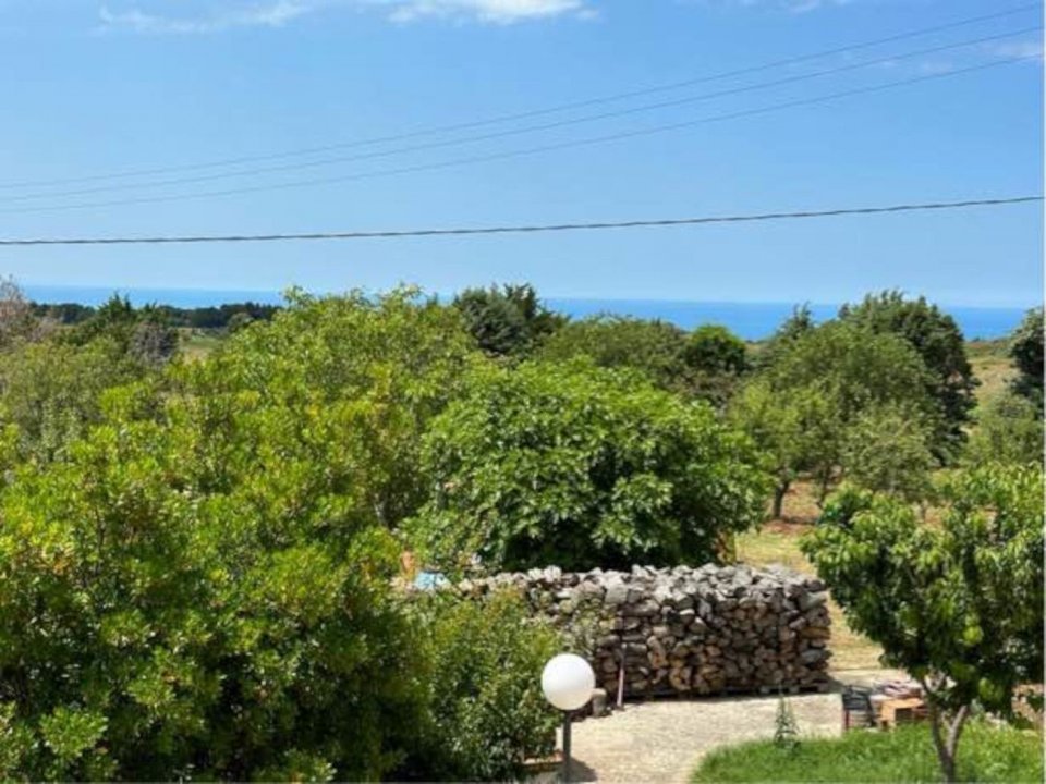 Se vende villa in zona tranquila Vico del Gargano Puglia foto 3