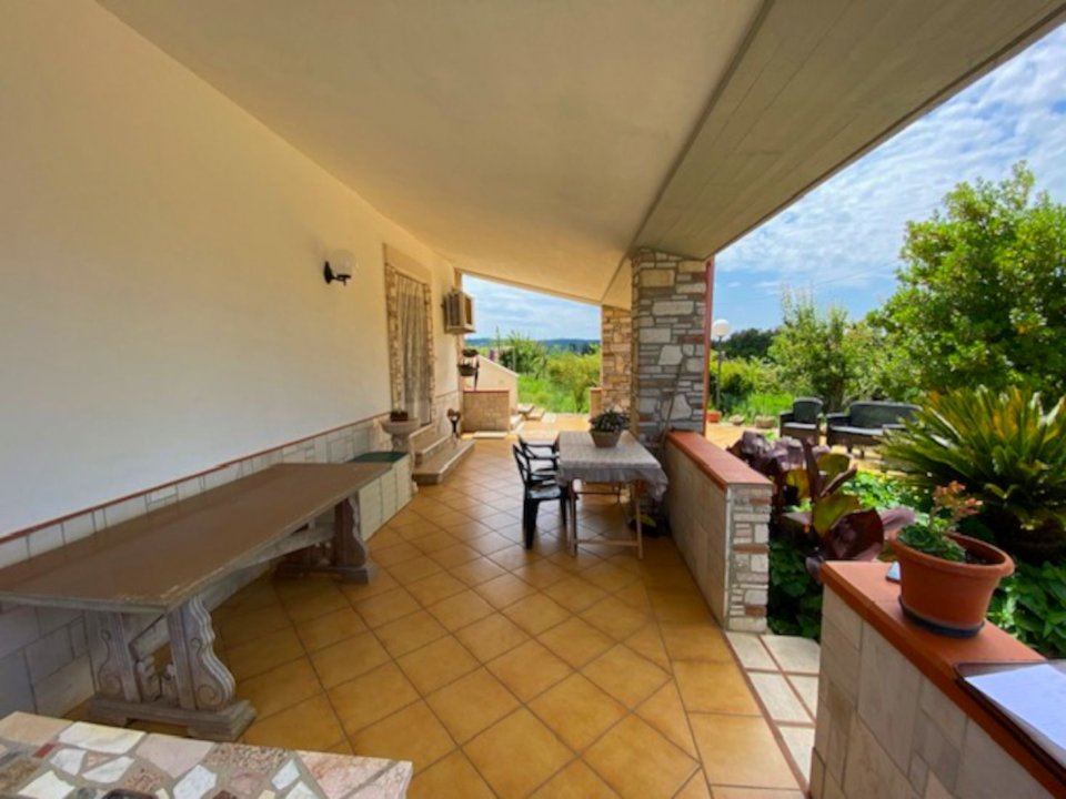 Se vende villa in zona tranquila Vico del Gargano Puglia foto 7