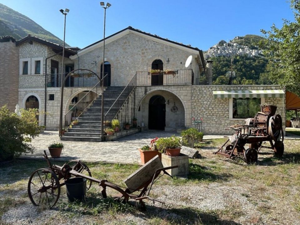 Alquiler attività commerciale in zona tranquila Pennapiedimonte Abruzzo foto 3