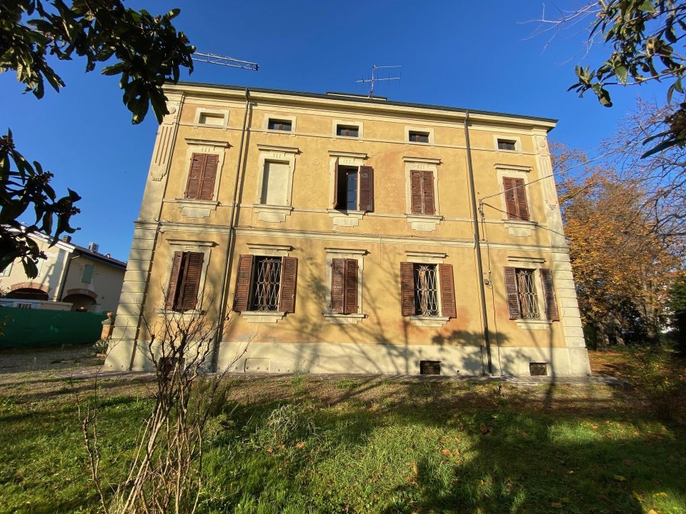 Se vende villa in zona tranquila Modena Emilia-Romagna foto 2