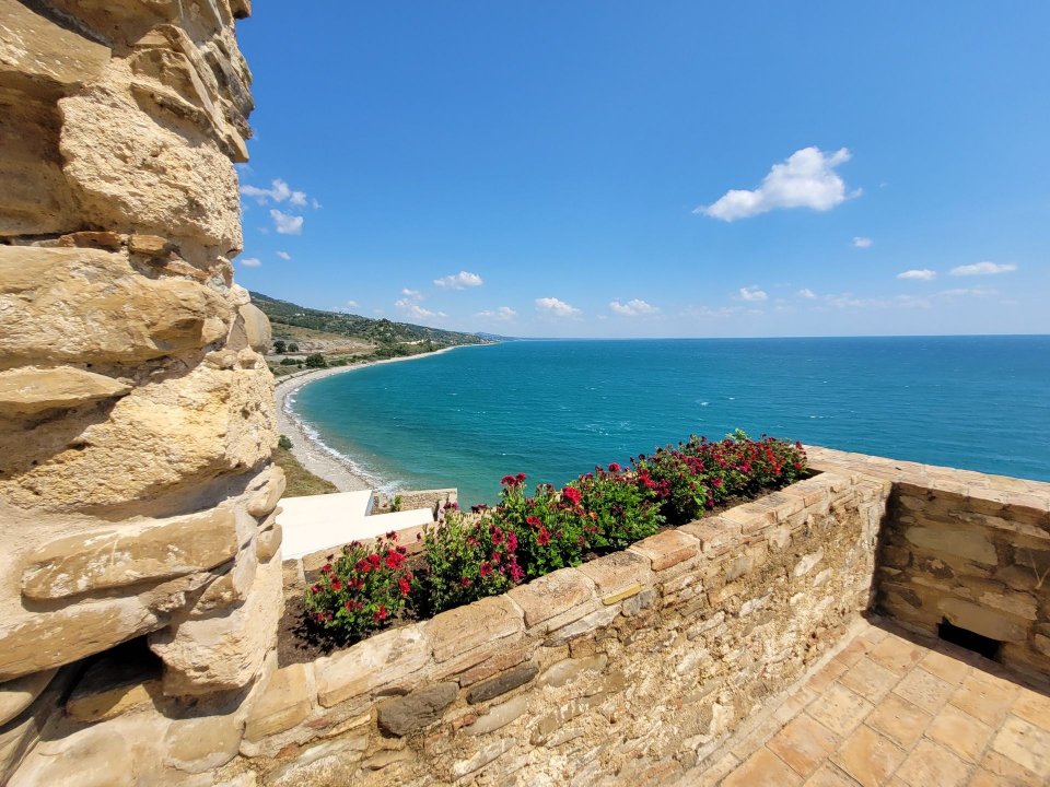 Se vende castillo by the mar Roseto Capo Spulico Calabria foto 1