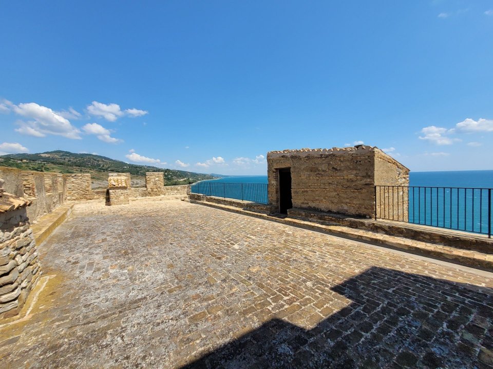 Se vende castillo by the mar Roseto Capo Spulico Calabria foto 15