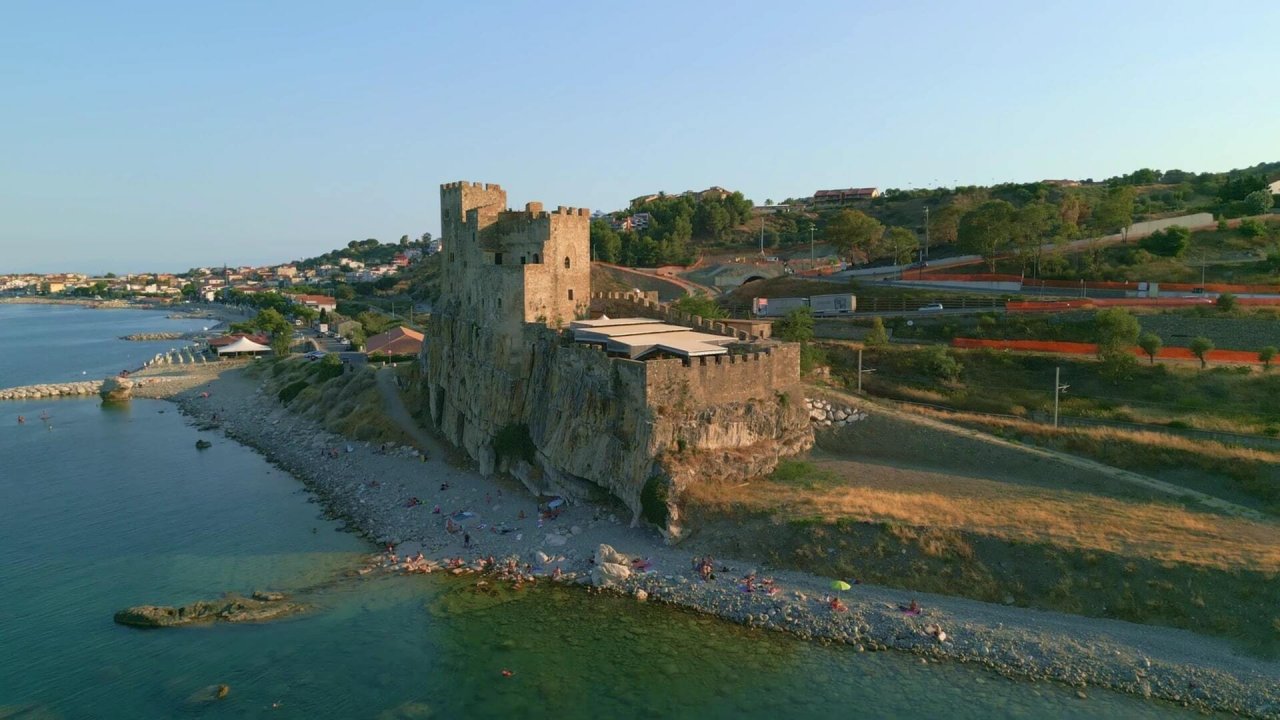 A vendre château by the mer Roseto Capo Spulico Calabria foto 9