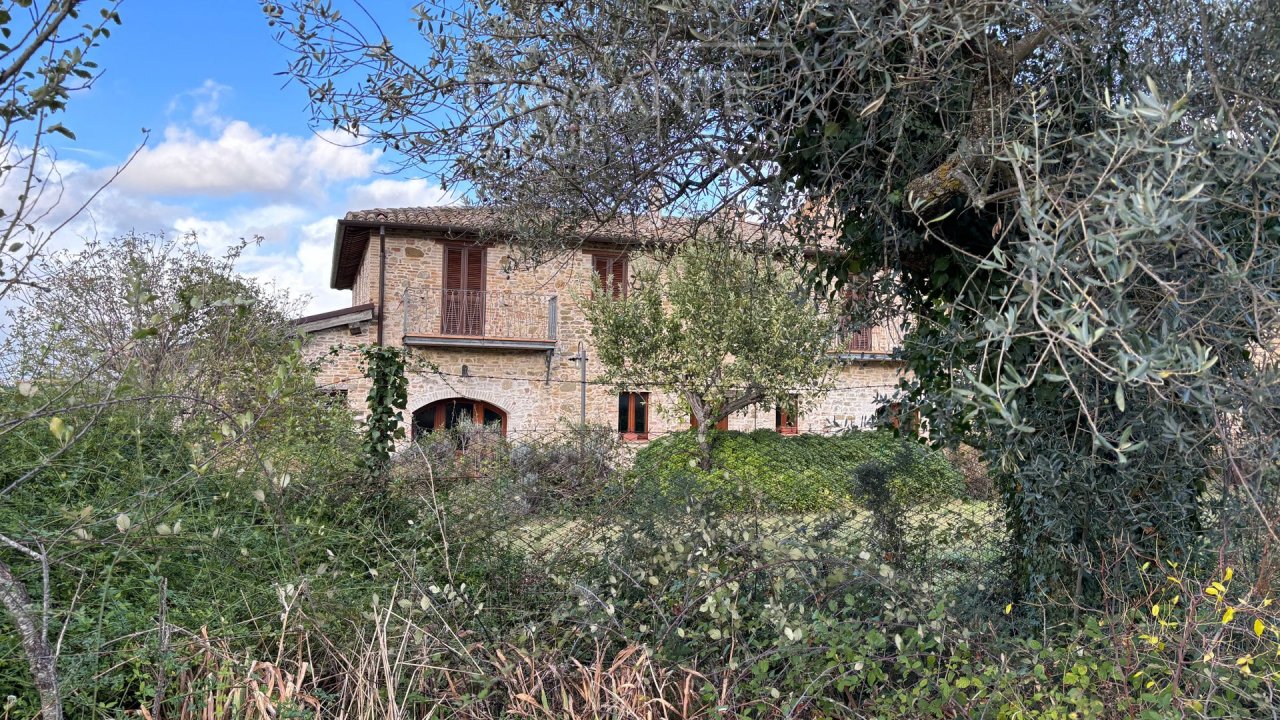 A vendre casale in zone tranquille Castel Ritaldi Umbria foto 5