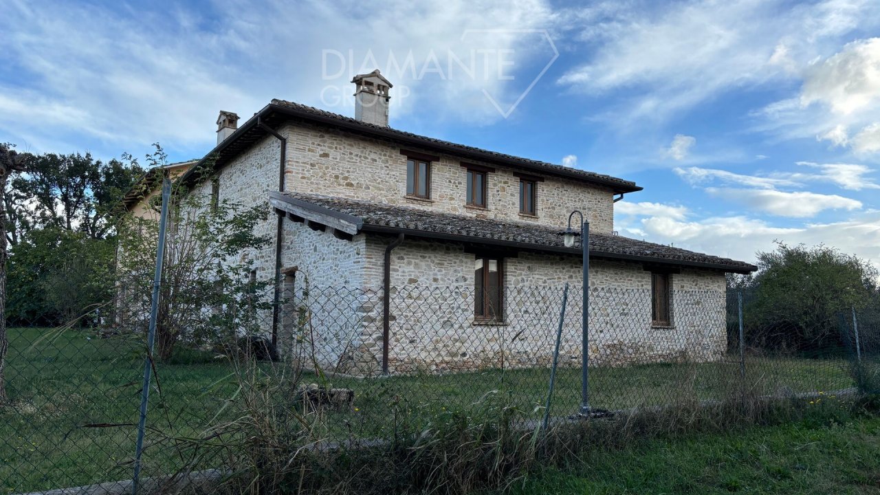 A vendre casale in zone tranquille Castel Ritaldi Umbria foto 3