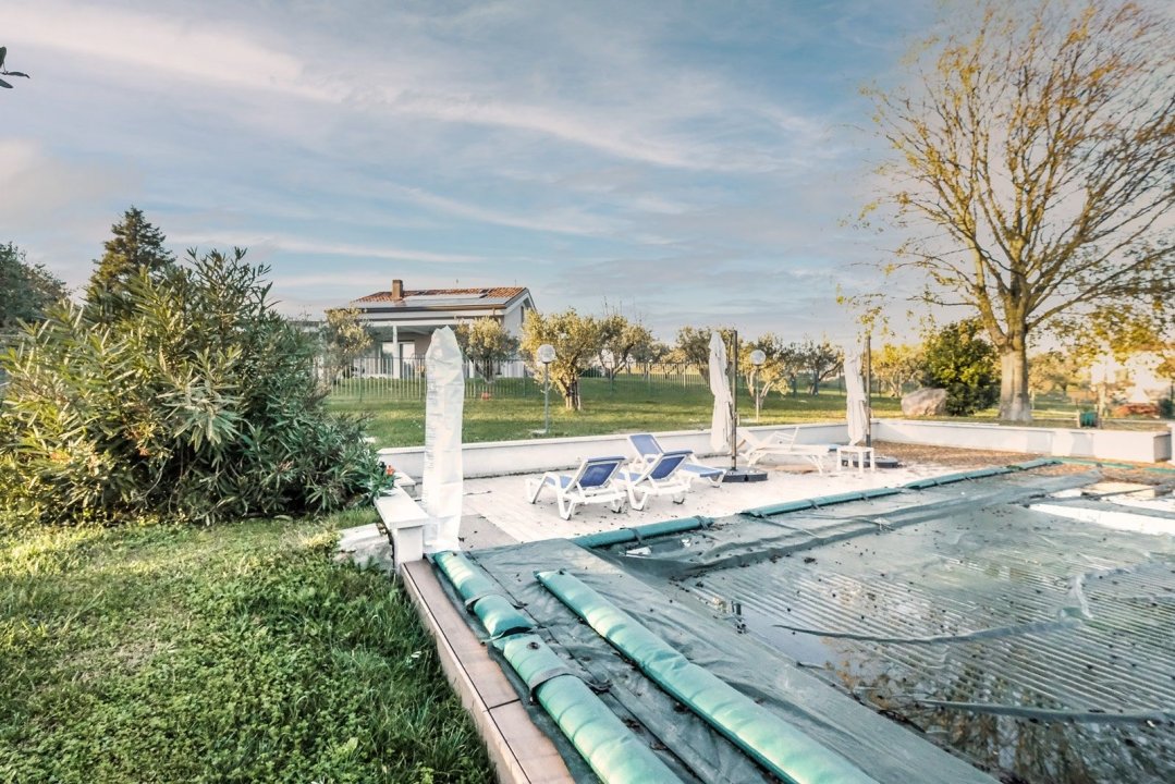 Se vende villa by the lago Peschiera del Garda Veneto foto 26