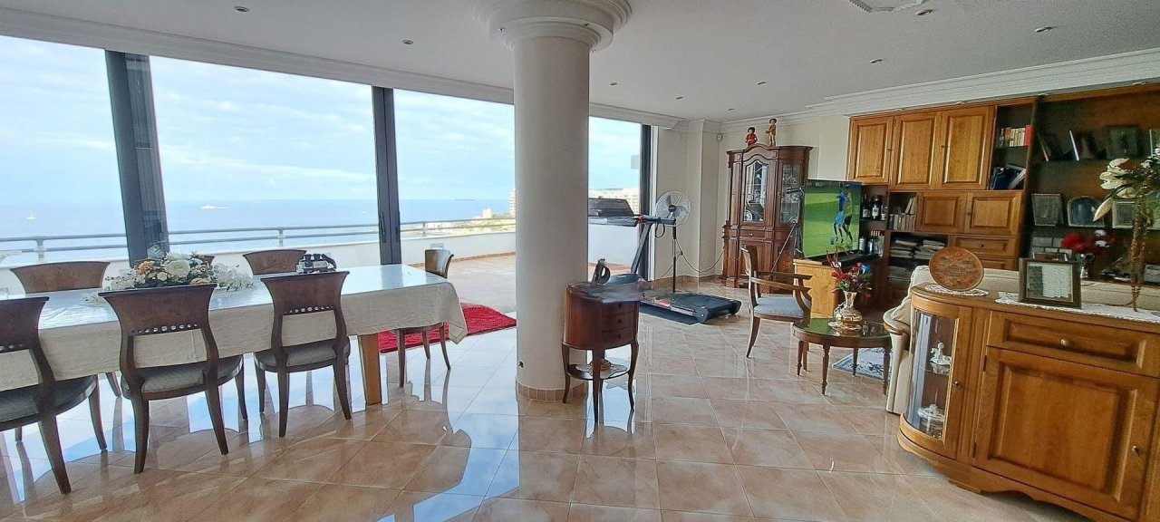 A vendre penthouse in zone tranquille   foto 1
