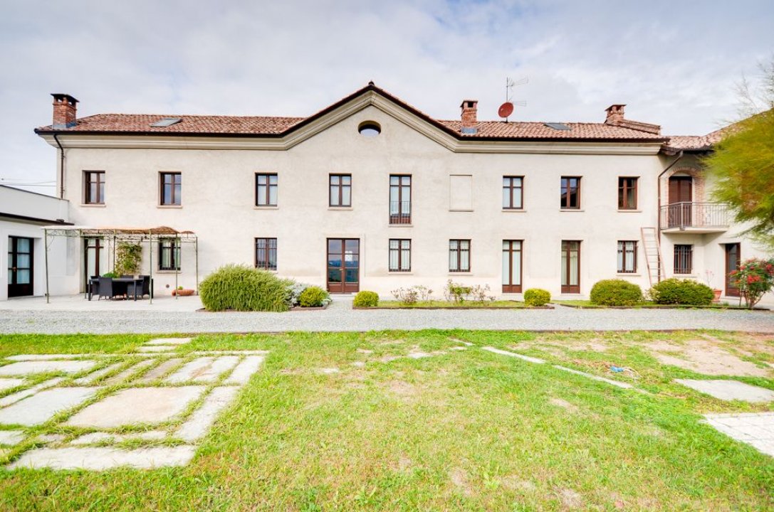 For sale villa in quiet zone Canelli Piemonte foto 1