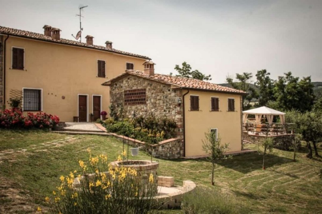 Para venda casale in zona tranquila Chianni Toscana foto 2