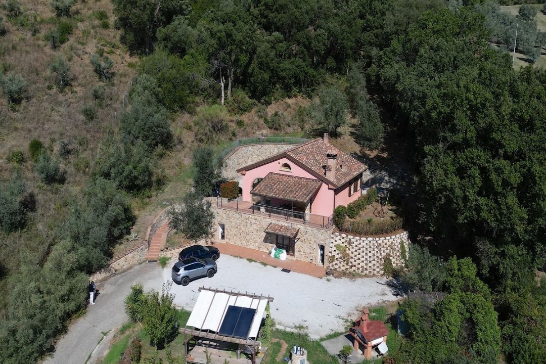 Se vende villa in zona tranquila Riparbella Toscana foto 5
