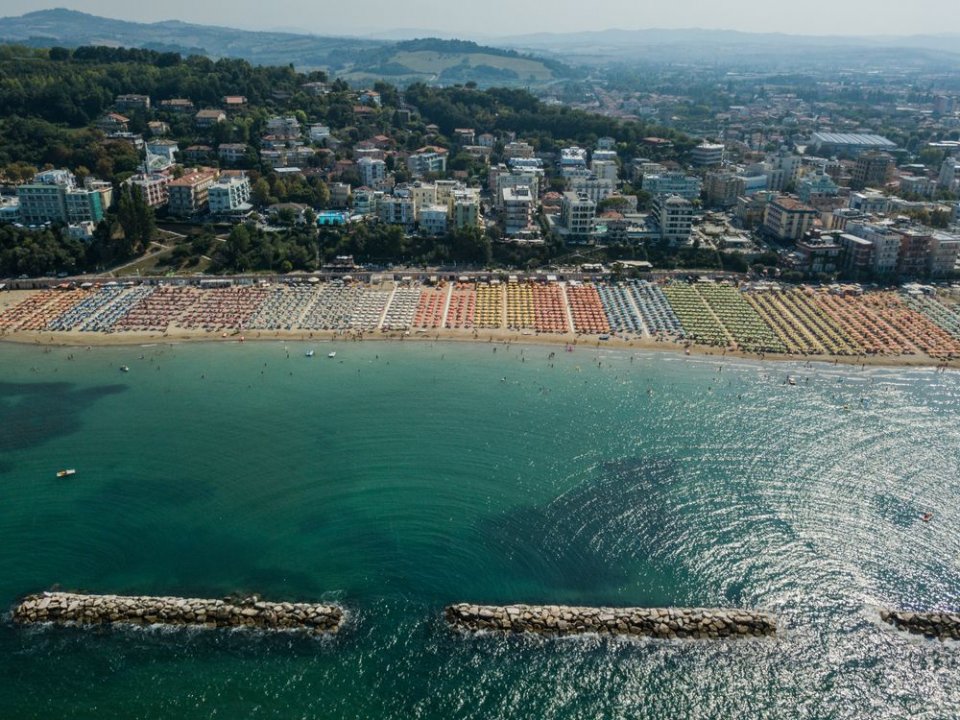 Se vende transacción inmobiliaria by the mar Gabicce Mare Marche foto 1