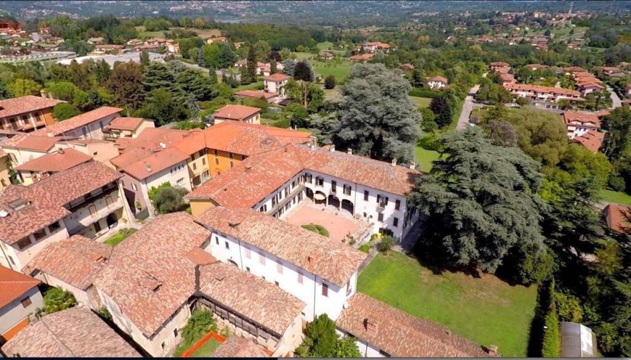 A vendre villa by the lac Daverio Lombardia foto 28