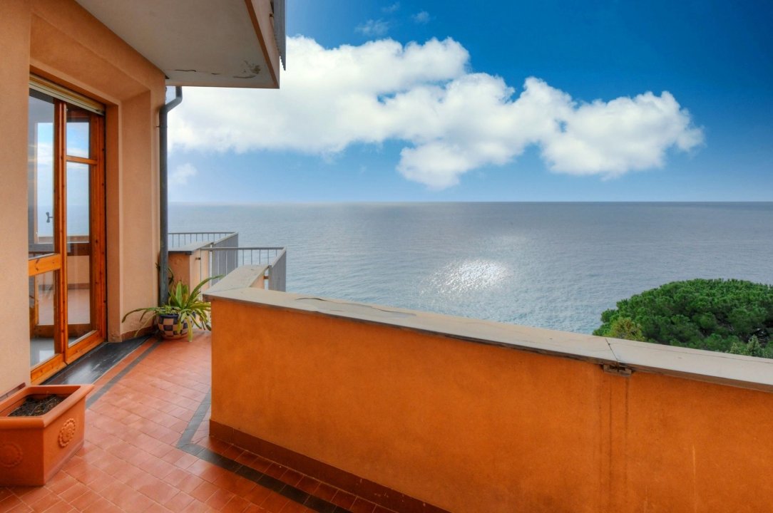 For sale penthouse by the sea Varazze Liguria foto 2