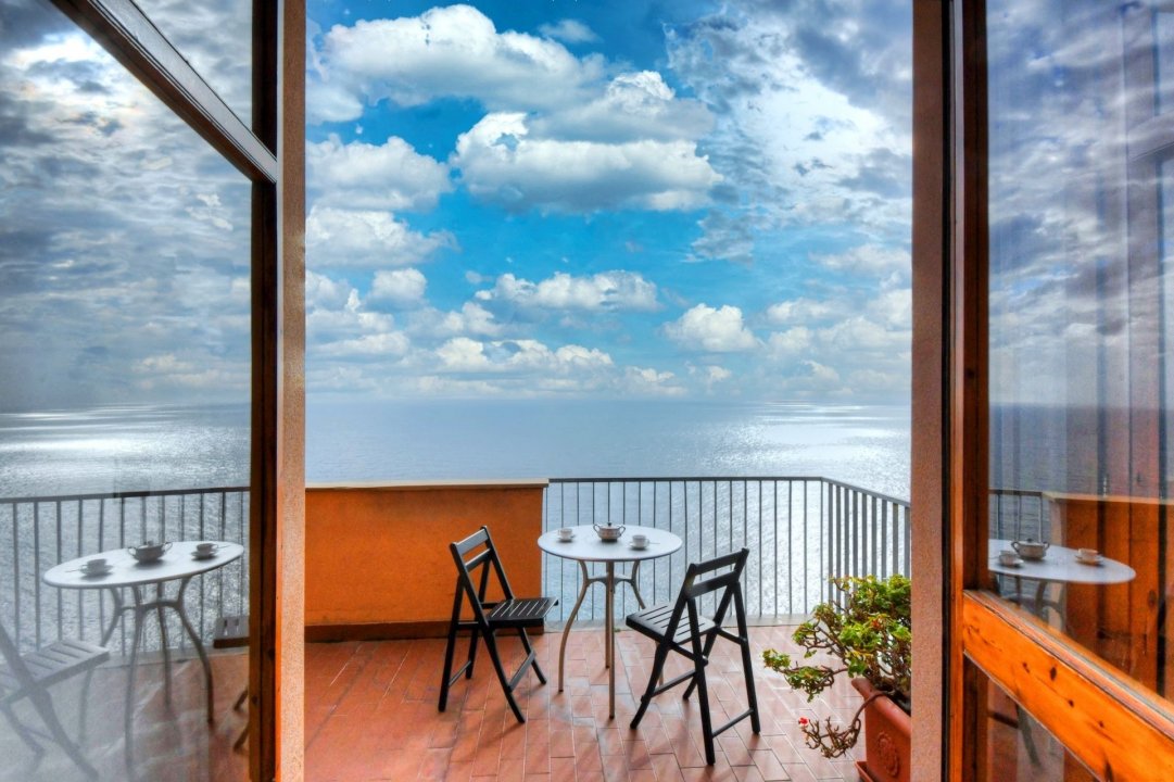 For sale penthouse by the sea Varazze Liguria foto 3