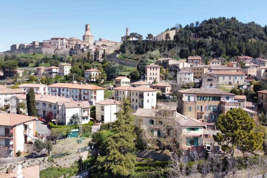 Para venda palácio in cidade Volterra Toscana foto 2
