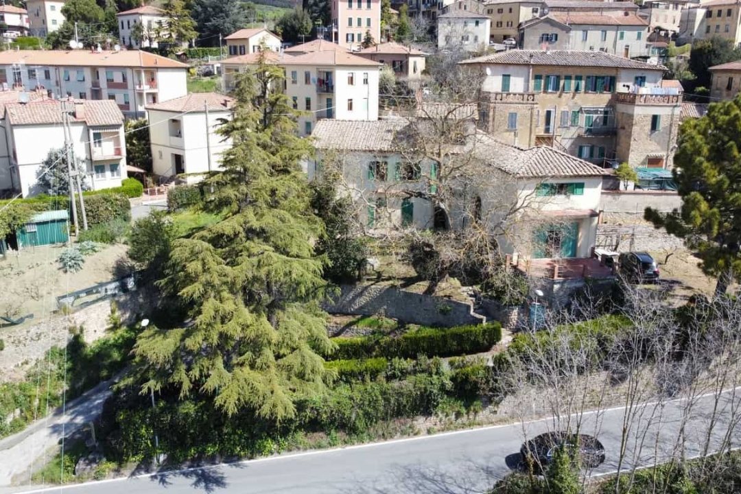 Se vende palacio in ciudad Volterra Toscana foto 3