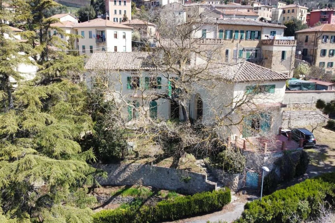 Para venda palácio in cidade Volterra Toscana foto 4