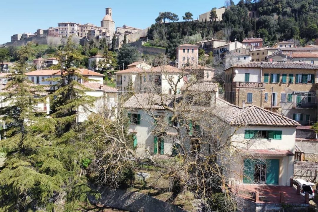 Se vende palacio in ciudad Volterra Toscana foto 5