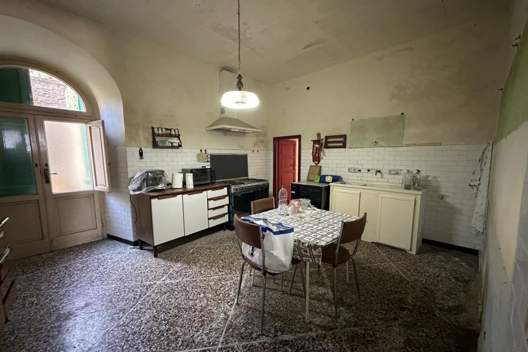 Para venda palácio in cidade Volterra Toscana foto 22