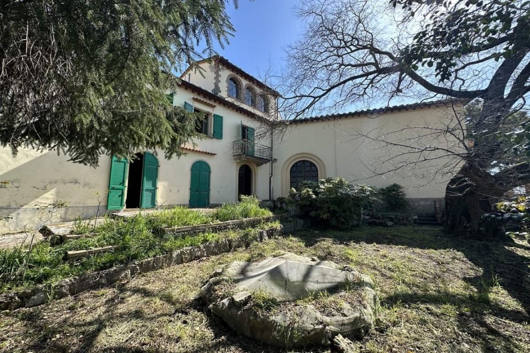 Para venda palácio in cidade Volterra Toscana foto 35