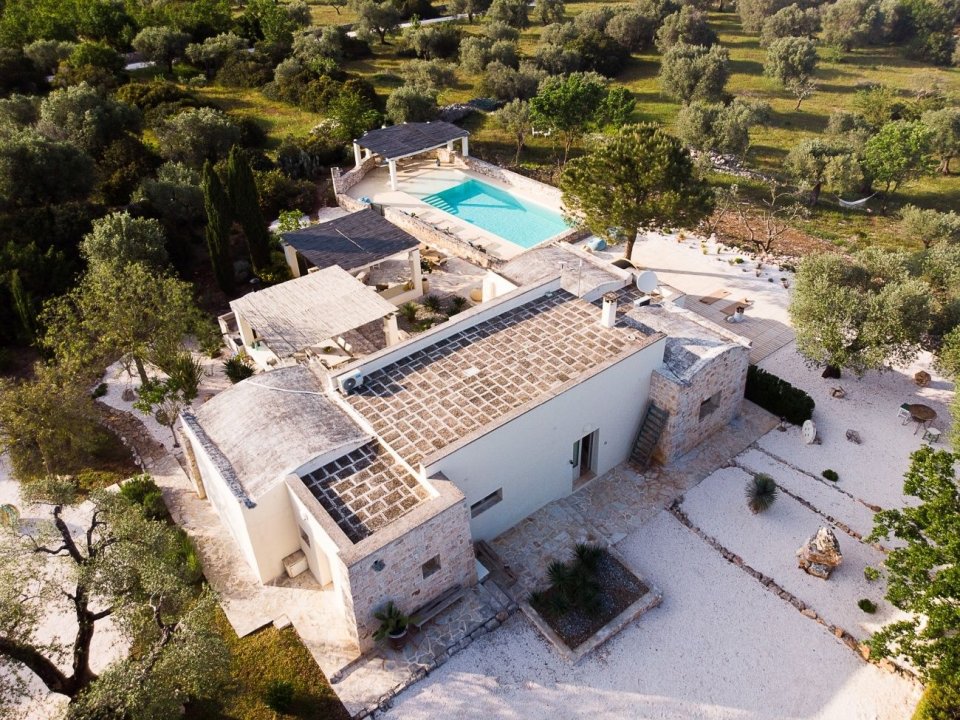 Se vende villa in zona tranquila Ostuni Puglia foto 3