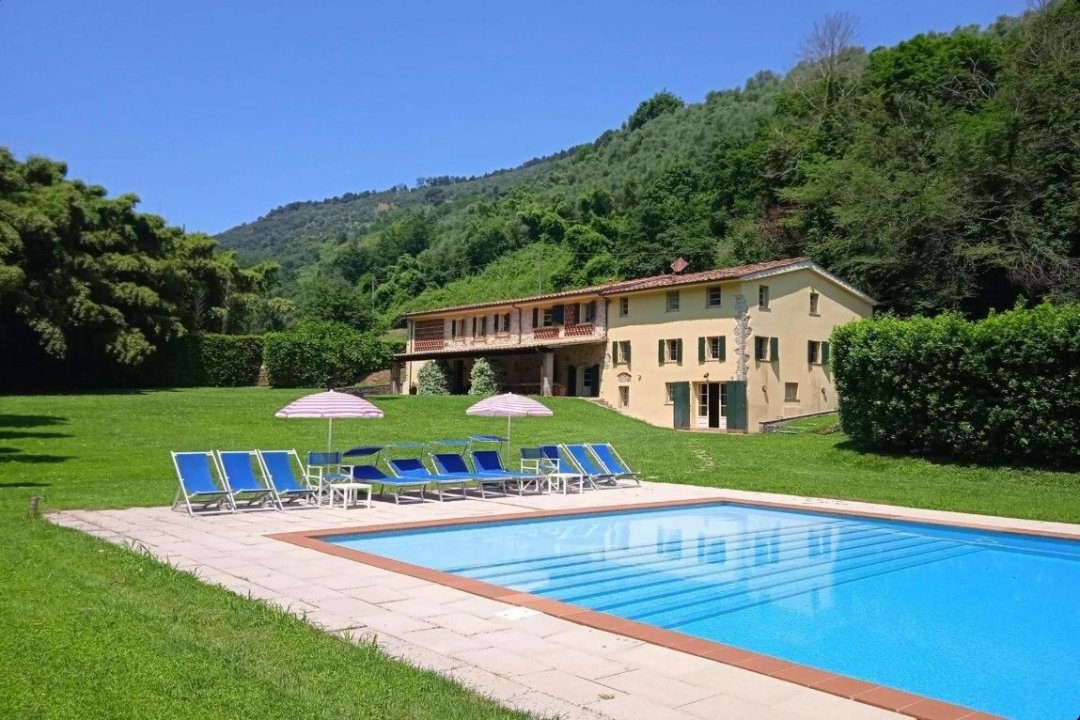 Se vende villa in zona tranquila Camaiore Toscana foto 1