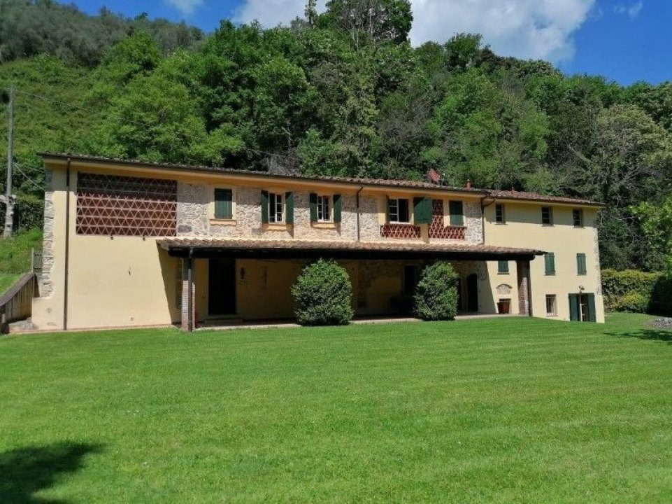 Se vende villa in zona tranquila Camaiore Toscana foto 2