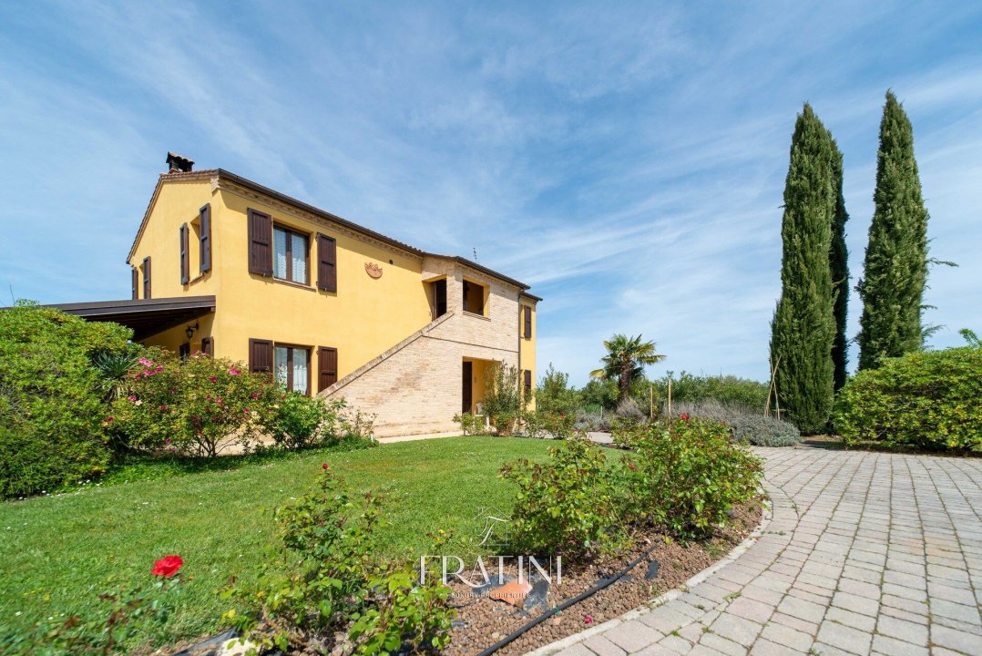 Se vende villa in zona tranquila Morrovalle Marche foto 1