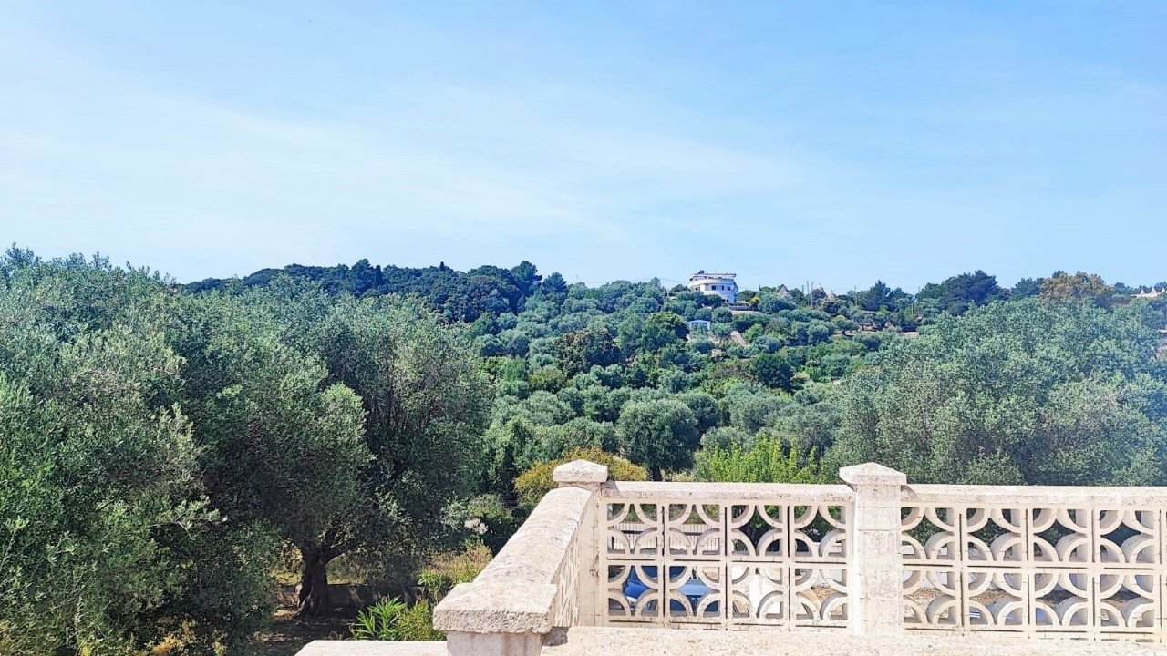 Se vende villa in zona tranquila Cisternino Puglia foto 8