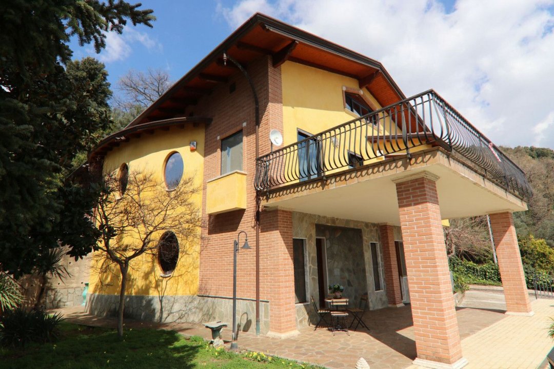 Se vende villa in zona tranquila Eboli Campania foto 1