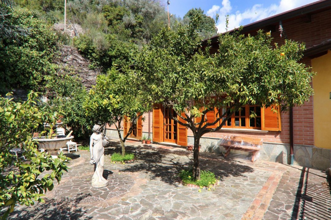 Se vende villa in zona tranquila Eboli Campania foto 97