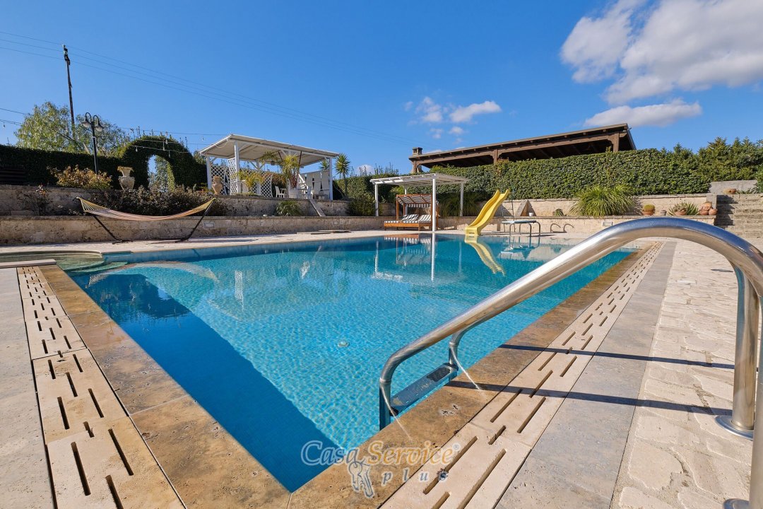 A vendre villa in ville Aradeo Puglia foto 10