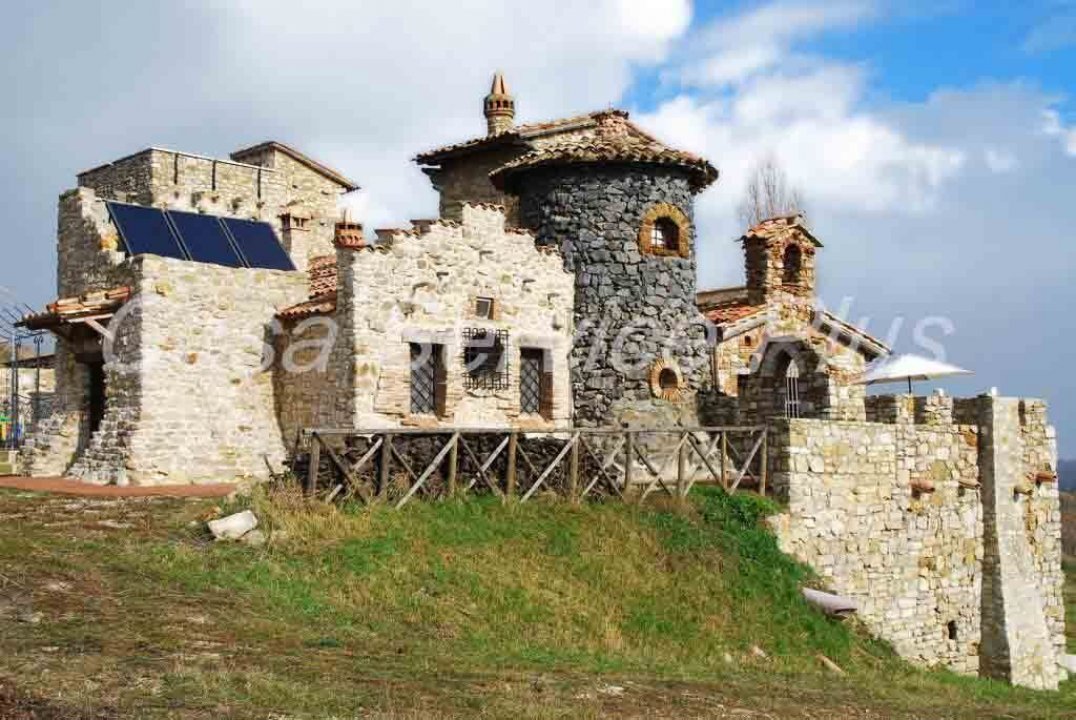Se vende castillo in campo Todi Umbria foto 10