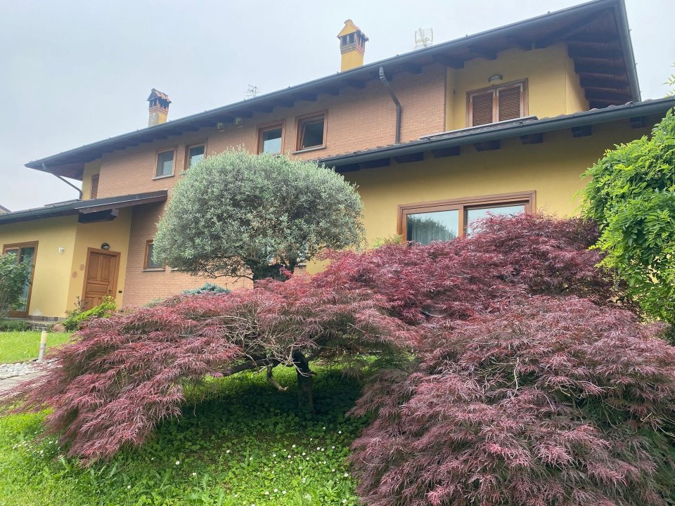 For sale villa in quiet zone Casatenovo Lombardia foto 1