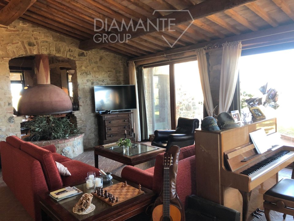For sale real estate transaction in countryside Montalcino Toscana foto 5