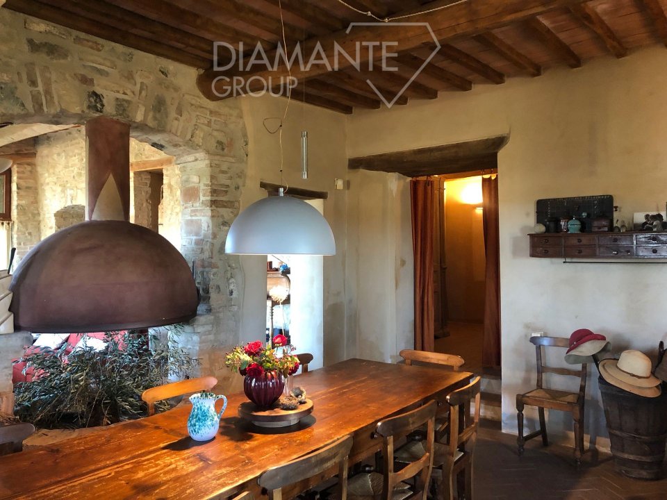 For sale real estate transaction in countryside Montalcino Toscana foto 8