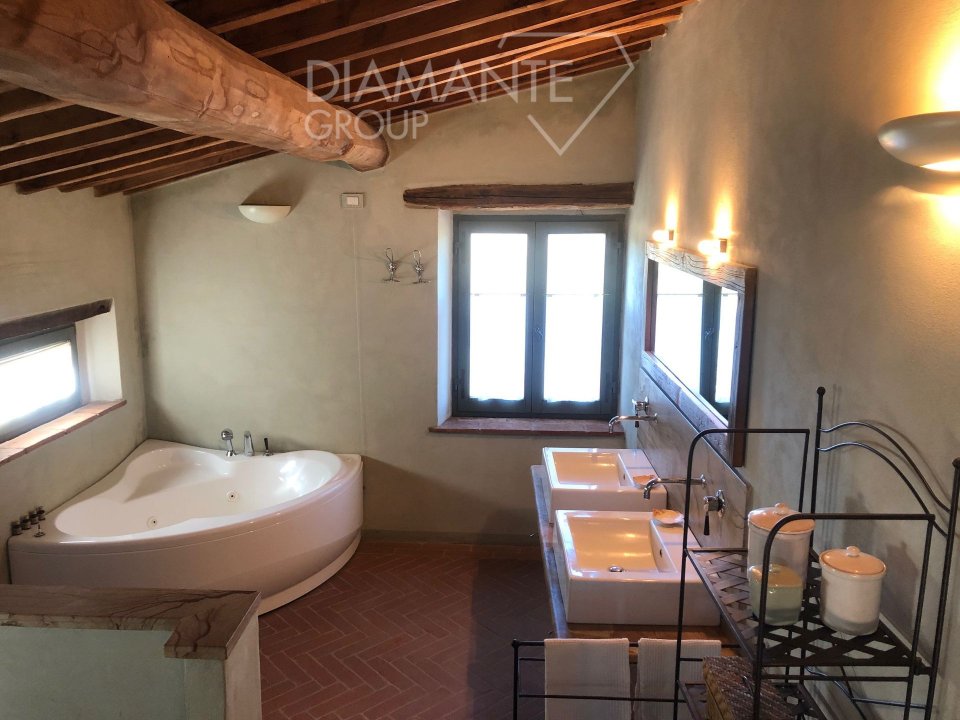 For sale real estate transaction in countryside Montalcino Toscana foto 12