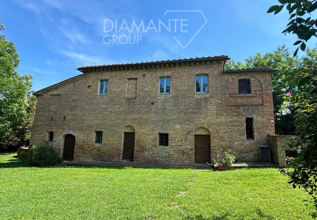 For sale real estate transaction in countryside Buonconvento Toscana foto 1